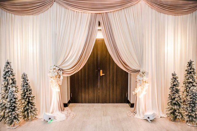 BD-Christmas Draping In The Front