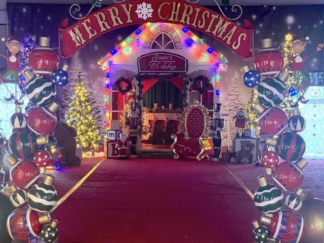 Santa's Work Shop Prop