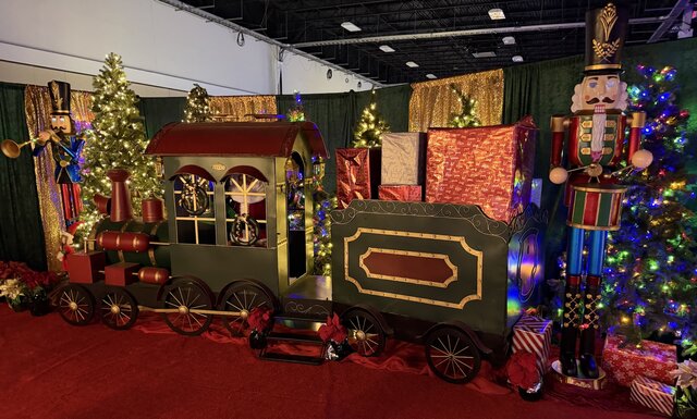 Christmas TrainsTreeNC Display