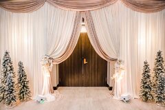 BD-Christmas Draping In The Front