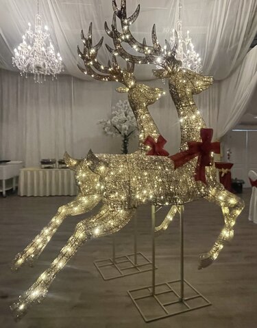 Reindeerprancing gold